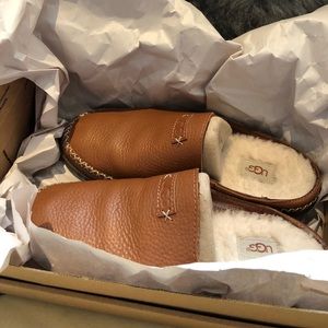 ✨LIKE NEW✨UGG fuzzy slippers cozy warm